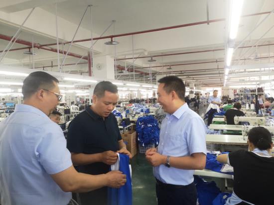 四川廣安區(qū)委常委蘭新明 一行前往重慶法詩頓服飾集團重慶生產(chǎn)工廠考察